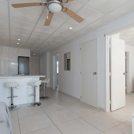 Lovely Two-bedroom With Two Bathrooms That Overlooks The Pool On This Popular * 洛斯克里斯蒂亚诺斯