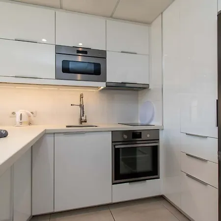 Lovely Two-bedroom With Two Bathrooms That Overlooks The Pool On This Popular 公寓 *