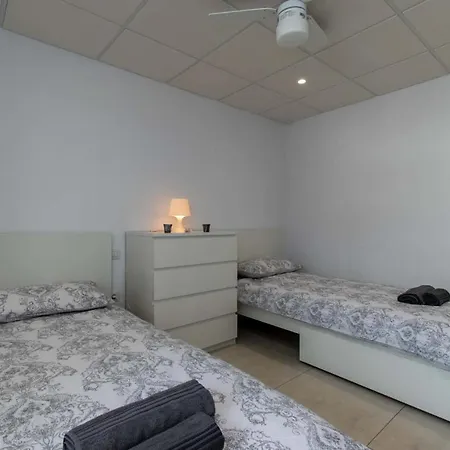 公寓 Lovely Two-bedroom With Two Bathrooms That Overlooks The Pool On This Popular