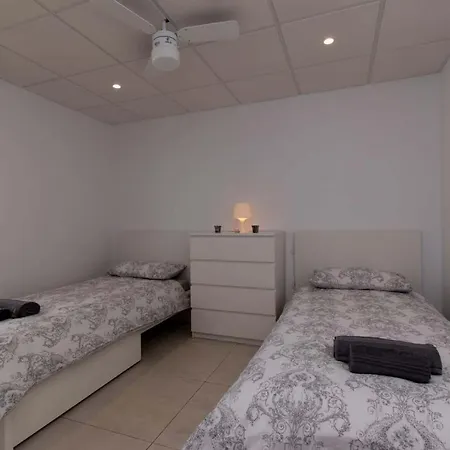 Lovely Two-bedroom With Two Bathrooms That Overlooks The Pool On This Popular * 洛斯克里斯蒂亚诺斯