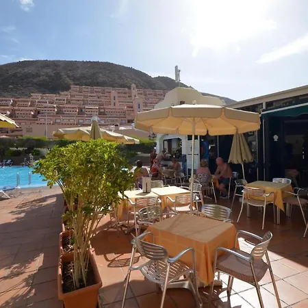 Lovely Two-bedroom With Two Bathrooms That Overlooks The Pool On This Popular 公寓 洛斯克里斯蒂亚诺斯