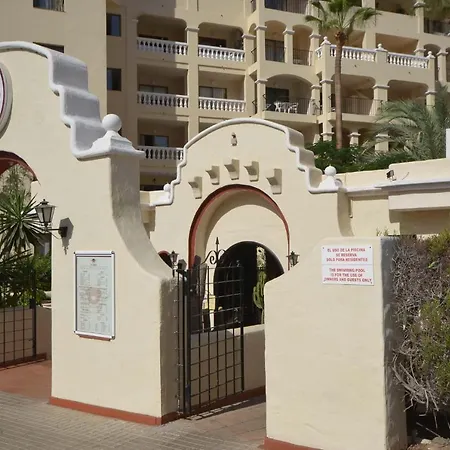 公寓 Lovely Two-bedroom With Two Bathrooms That Overlooks The Pool On This Popular