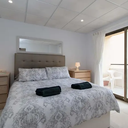 公寓 Lovely Two-bedroom With Two Bathrooms That Overlooks The Pool On This Popular