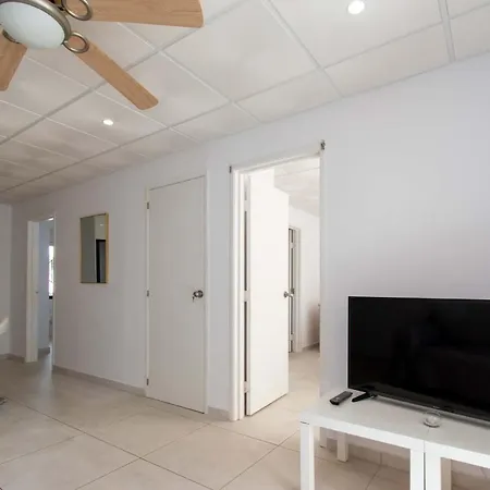 Lovely Two-bedroom With Two Bathrooms That Overlooks The Pool On This Popular Apartmán