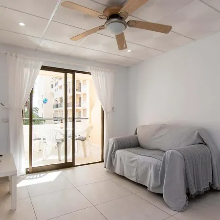 Apartmán Lovely Two-bedroom With Two Bathrooms That Overlooks The Pool On This Popular
