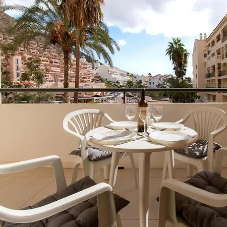 Lovely Two-bedroom With Two Bathrooms That Overlooks The Pool On This Popular Apartmán