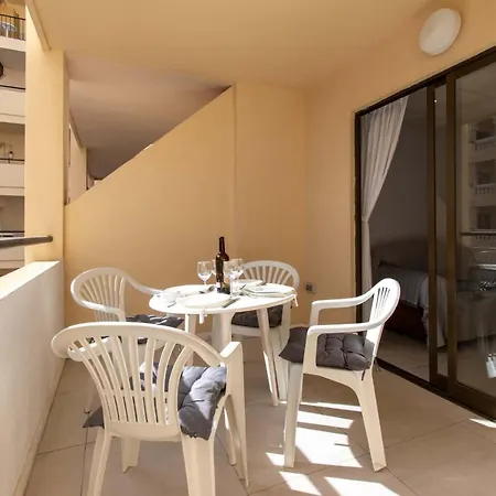 Lovely Two-bedroom With Two Bathrooms That Overlooks The Pool On This Popular Apartmán *
