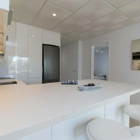 Lovely Two-bedroom With Two Bathrooms That Overlooks The Pool On This Popular Apartmán