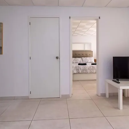 Lovely Two-bedroom With Two Bathrooms That Overlooks The Pool On This Popular Apartmán *