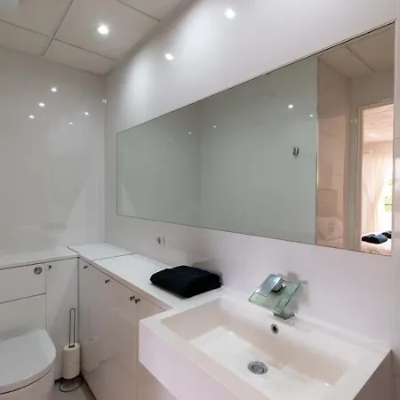 Lovely Two-bedroom With Two Bathrooms That Overlooks The Pool On This Popular Apartmán