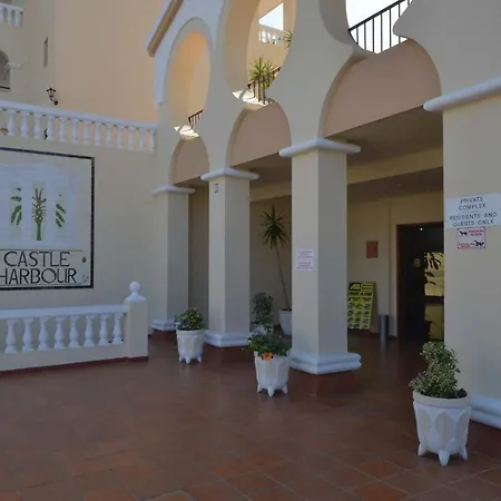 Lovely Two-bedroom With Two Bathrooms That Overlooks The Pool On This Popular Apartmán