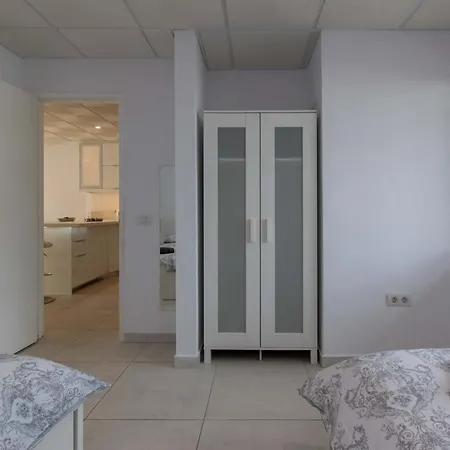 Lovely Two-bedroom With Two Bathrooms That Overlooks The Pool On This Popular Apartmán *