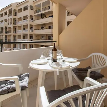 Lovely Two-bedroom With Two Bathrooms That Overlooks The Pool On This Popular ロスクリスティアーノス