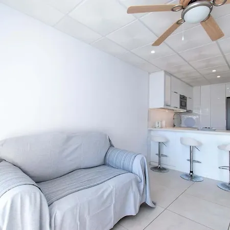 アパート Lovely Two-bedroom With Two Bathrooms That Overlooks The Pool On This Popular ロスクリスティアーノス