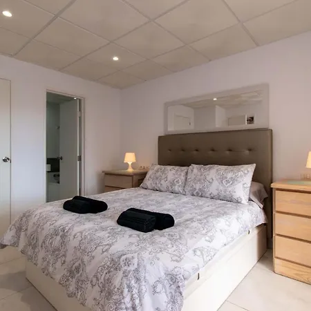 Lovely Two-bedroom With Two Bathrooms That Overlooks The Pool On This Popular ロスクリスティアーノス